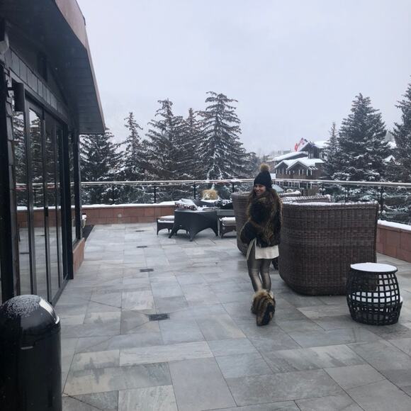 Kemo Sabe Aspen Ribbed Knit Beanie Fox Fur Pom – Gray | Navy | Cream | Black - Picture 12 of 13